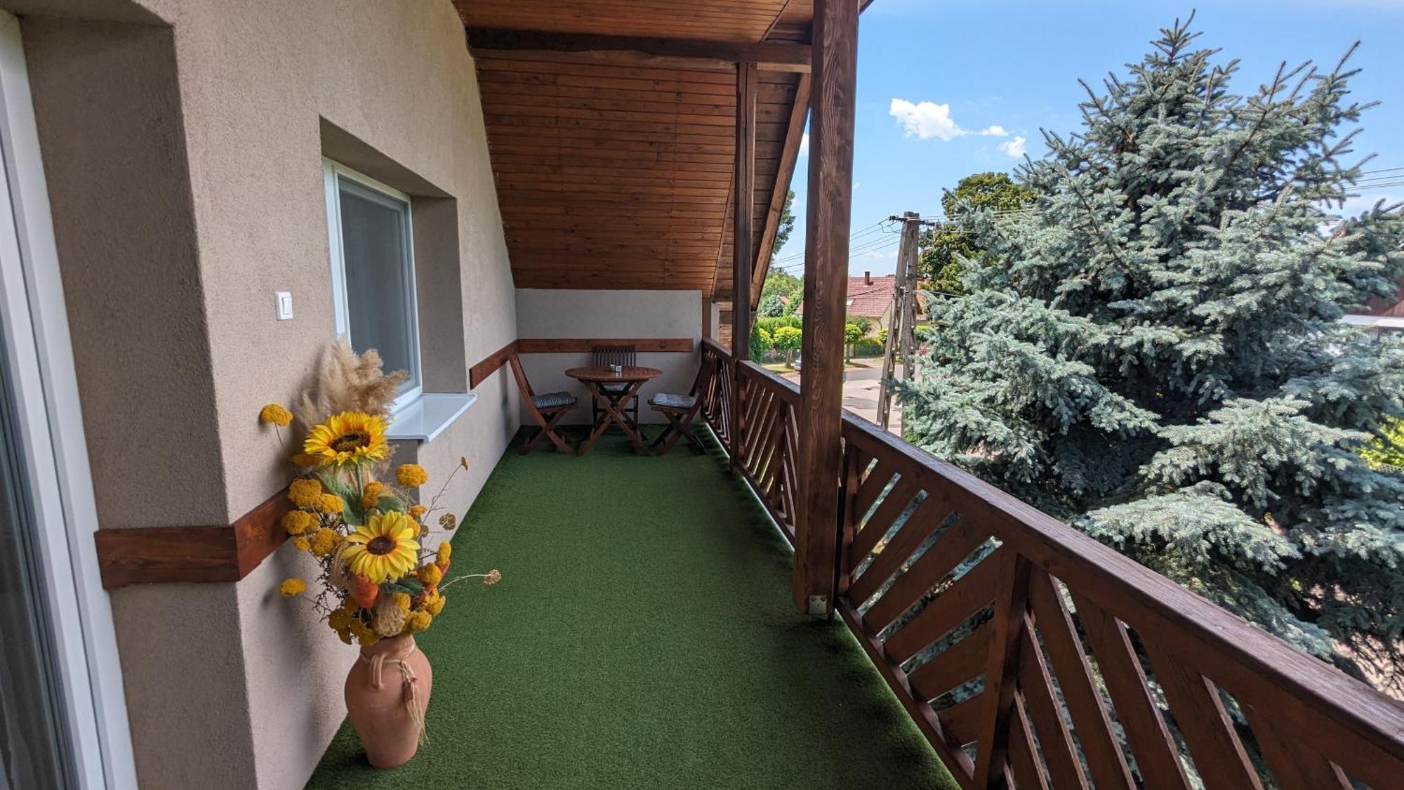 Virágos Apartman *